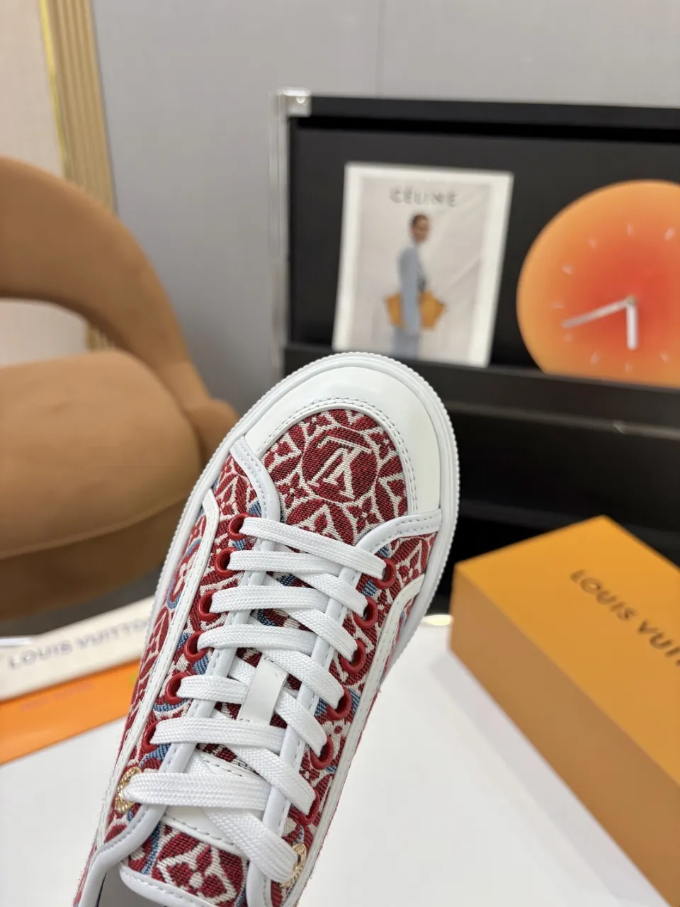 p580🐮🐮 LV couple skate shoes｜Classic jacquard, the ultimate code for a sweet outing! 👫** This pair of shoes is Louis Vuitton's love letter to fashionistas💌 - **classic presbyopic skate shoes**, the perfect choice for couples to go out on the street!  🔸 **Luxury details are a must-have**: Jacquard fabric  🔸 **So comfortable that you don’t want to take it off**: The sheepskin lining is skin-friendly and breathable, warm in autumn and winter without stuffing your feet, refreshing in spring and summer without being sticky, and you can wear it with a high-end feel in all seasons!  🔸 **Steady sense of security**: Non-slip rubber outsole, perfect grip, accompanying you through romantic streets.  **💑 Couple outfit inspiration**: ▪️ For boys, pair with leggings + baseball cap for a trendy street look!  ▪️ Girls can wear short skirts or shark pants, and the sweet and cool style is easy to choose~ **#Louis Vuitton #couple shoes #presbyopia classic** **👉 Click to collect and become the most fashionable CP in the circle of friends with him! ** Fabric: Imported cowhide/classic jacquard fabric Lining: Sheepskin lining Sole: Original rubber sole Size: Women’s size 35-42 (40/41/42 customized) Men’s size 39-45 (39.45 customized)